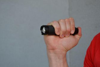 LED vojenská baterka nabíjateľná zoom, 13cm